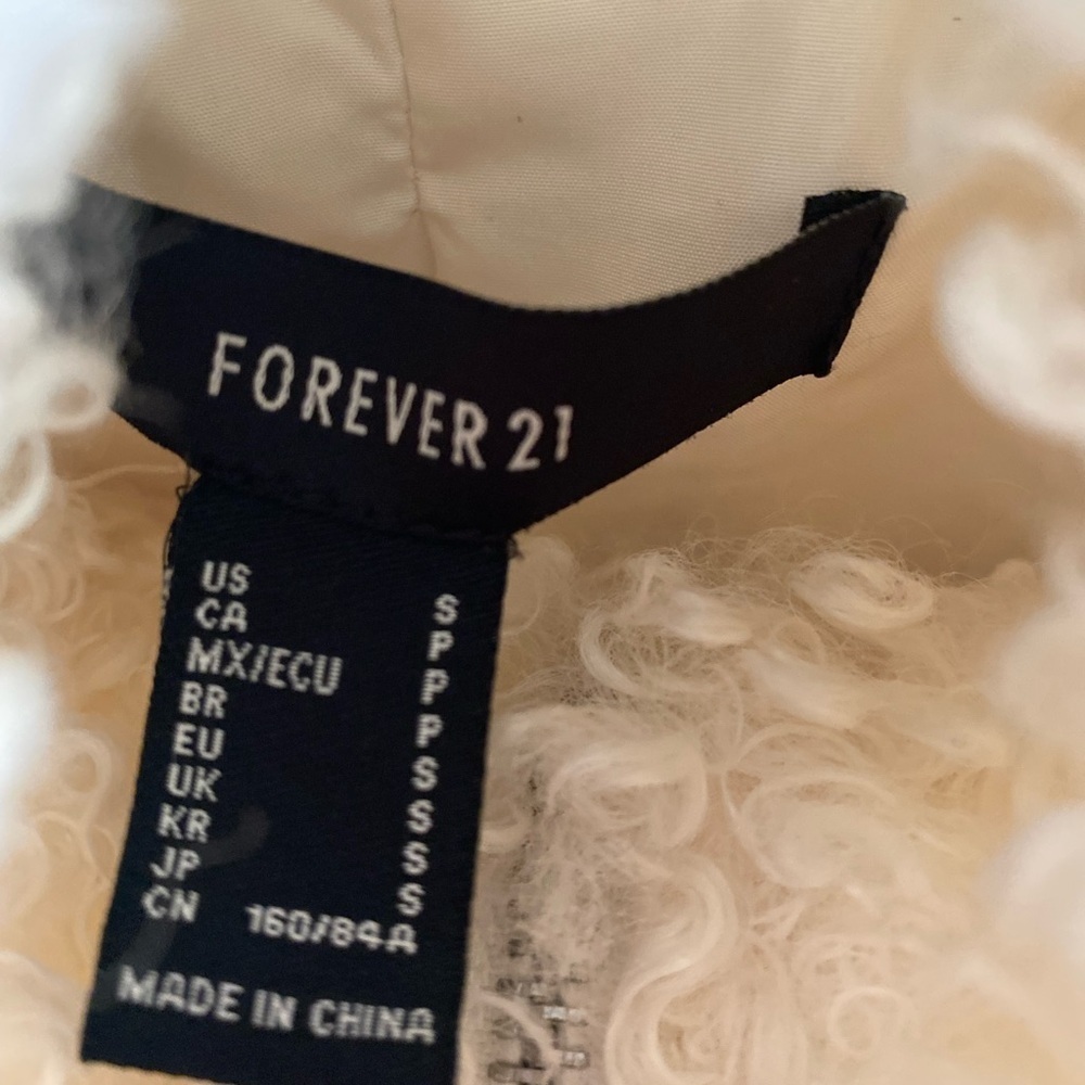 FOREVER 21 Vanilla Faux Shearling Cropped Moto Jacket - Picture 15 of 15